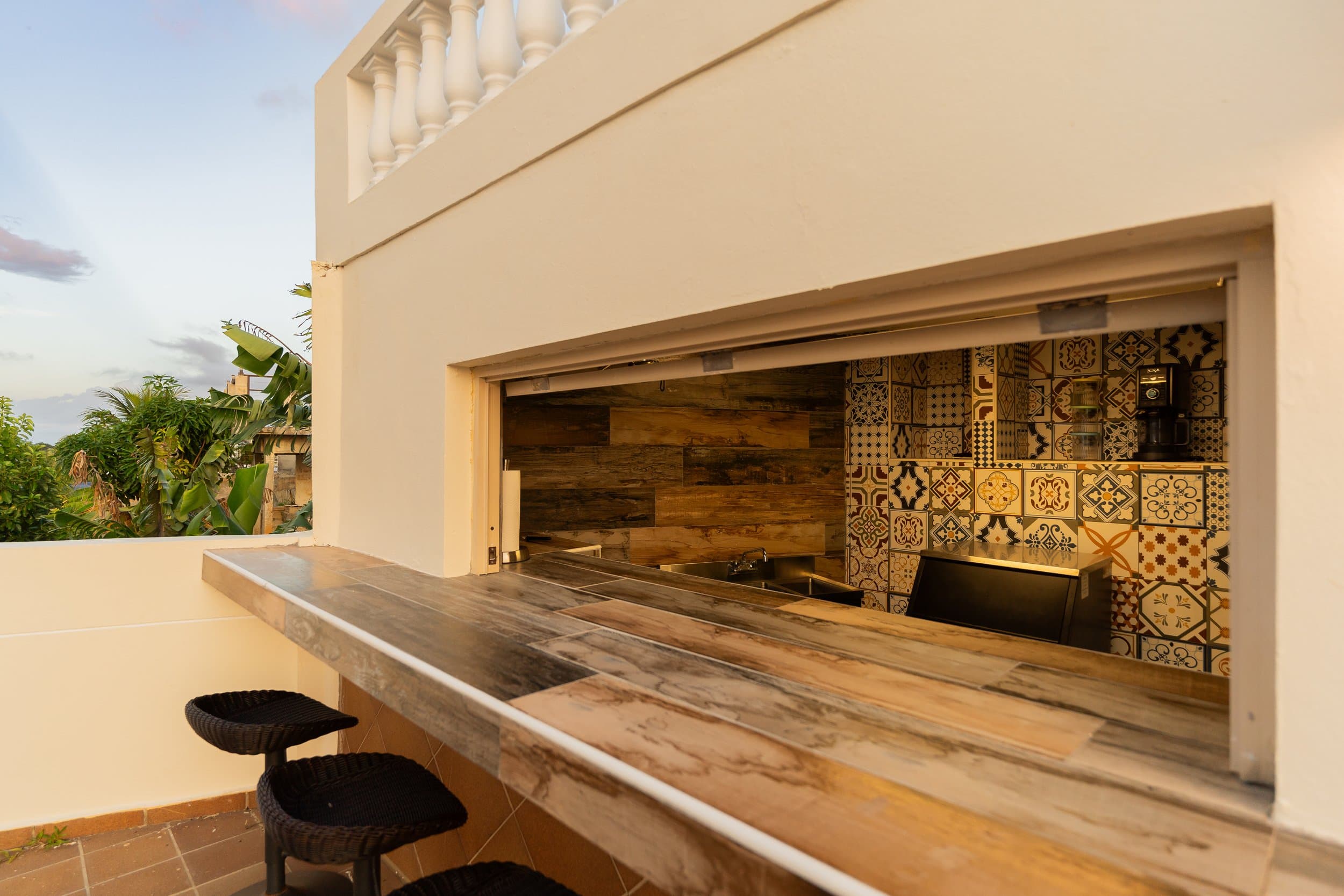 Outdoor kitchen and bar detail