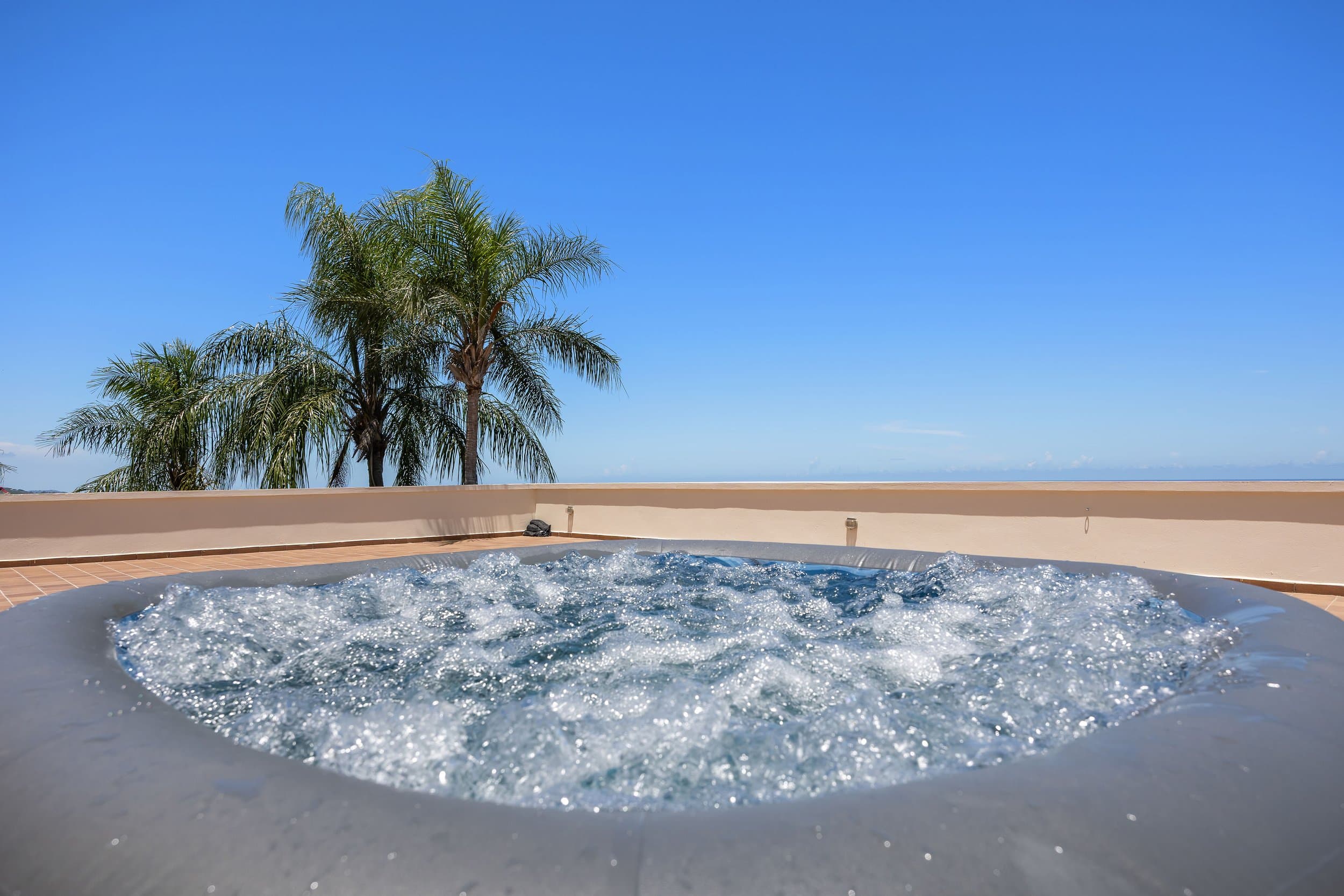 Hot tub, open 24 hours
