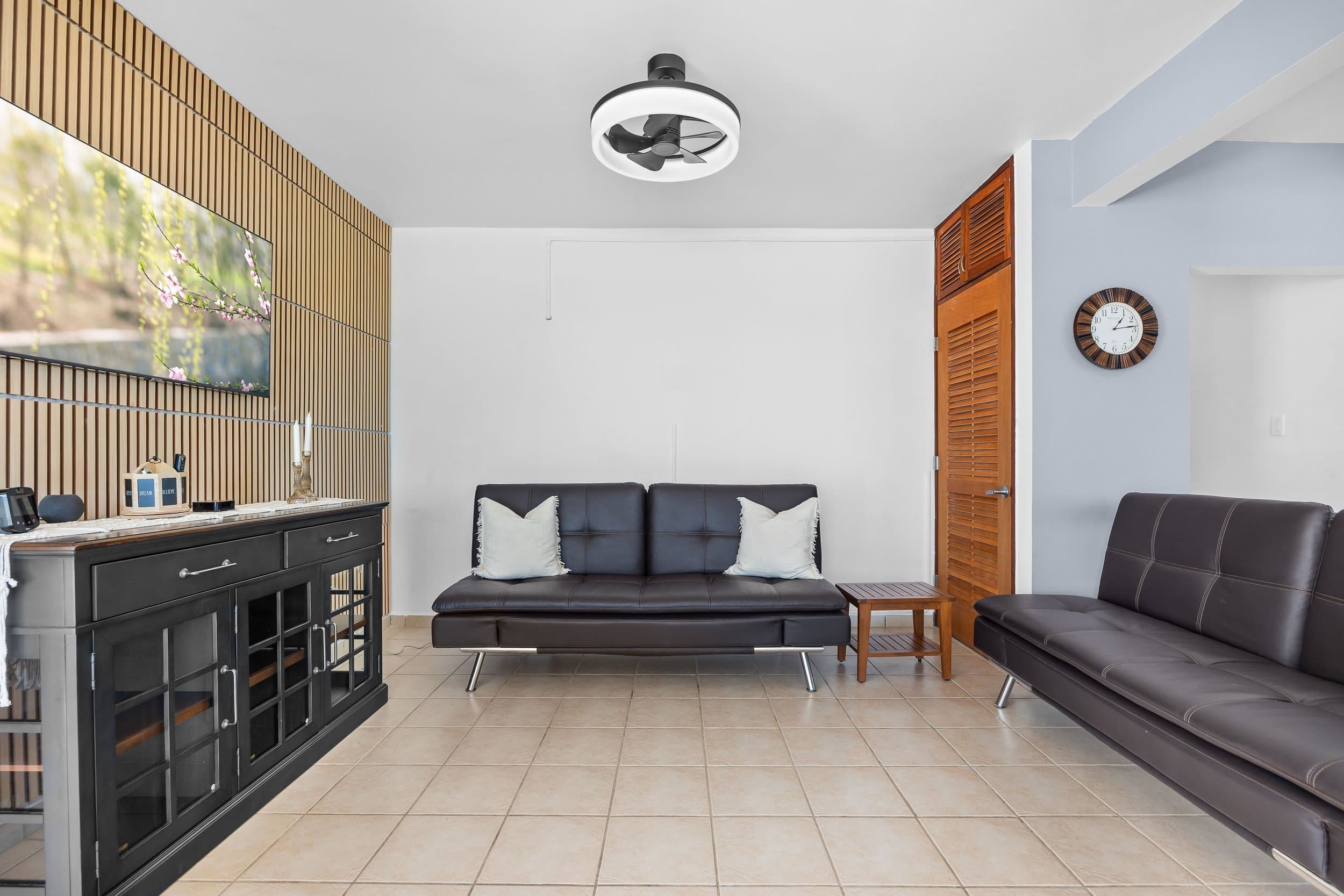 The leather-sofa den