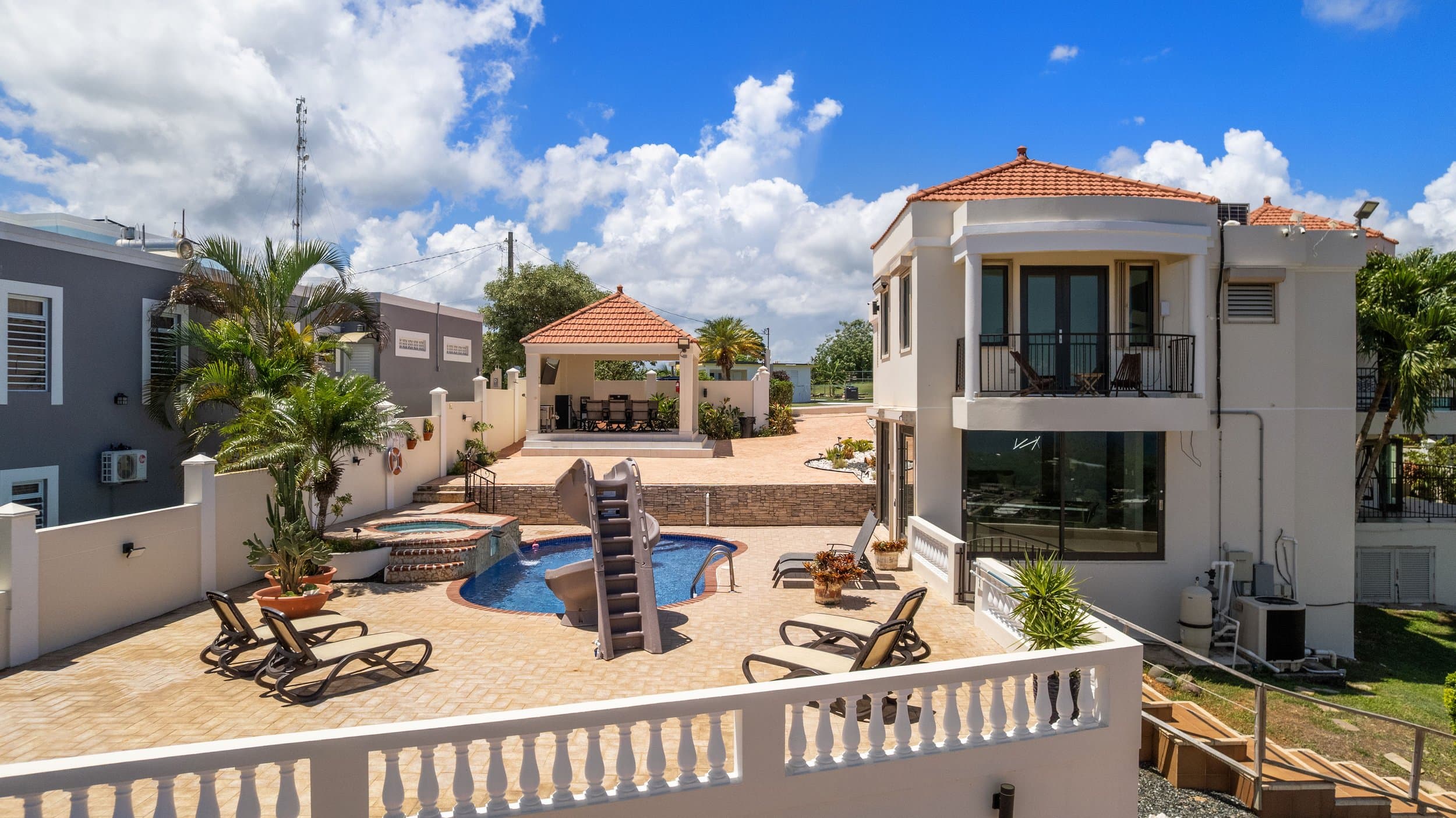 Casa Nakhla above its pool